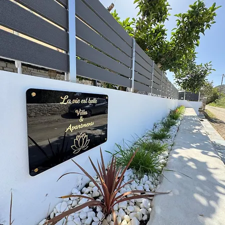 La Vie Est Belle Luxury With Jacuzzi 1 아파트 Pounda