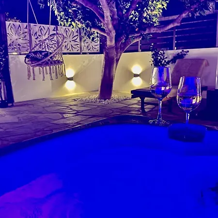 아파트 La Vie Est Belle Luxury With Jacuzzi 1