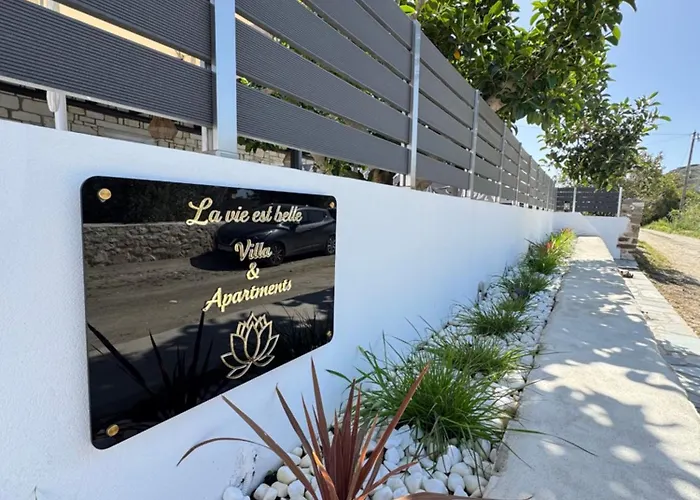 La Vie Est Belle Luxury With Jacuzzi 1 Appartamento Pounda