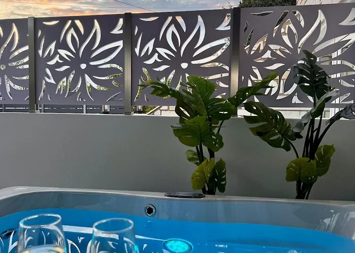 La Vie Est Belle Luxury With Jacuzzi 1 * Pounda