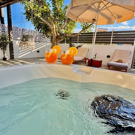 Apartment La Vie Est Belle Luxury With Jacuzzi 1 *