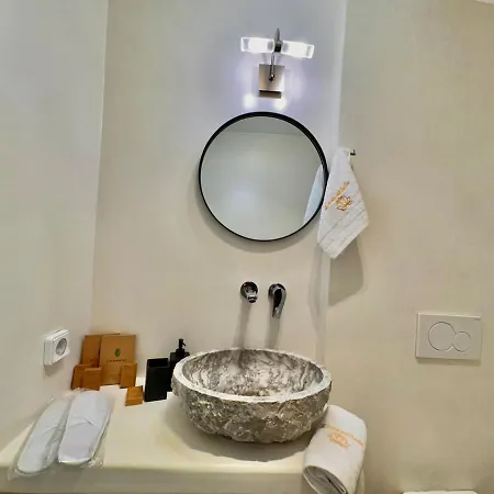 La Vie Est Belle Luxury With Jacuzzi 1 Pounda