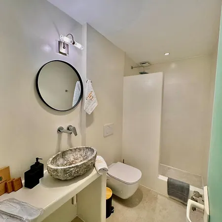 شقة La Vie Est Belle Luxury With Jacuzzi 1