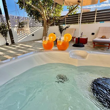 شقة La Vie Est Belle Luxury With Jacuzzi 1 *