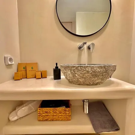 شقة La Vie Est Belle Luxury With Jacuzzi 1
