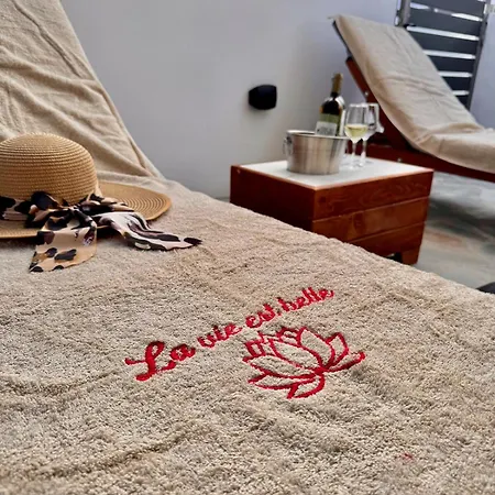 شقة La Vie Est Belle Luxury With Jacuzzi 1 *